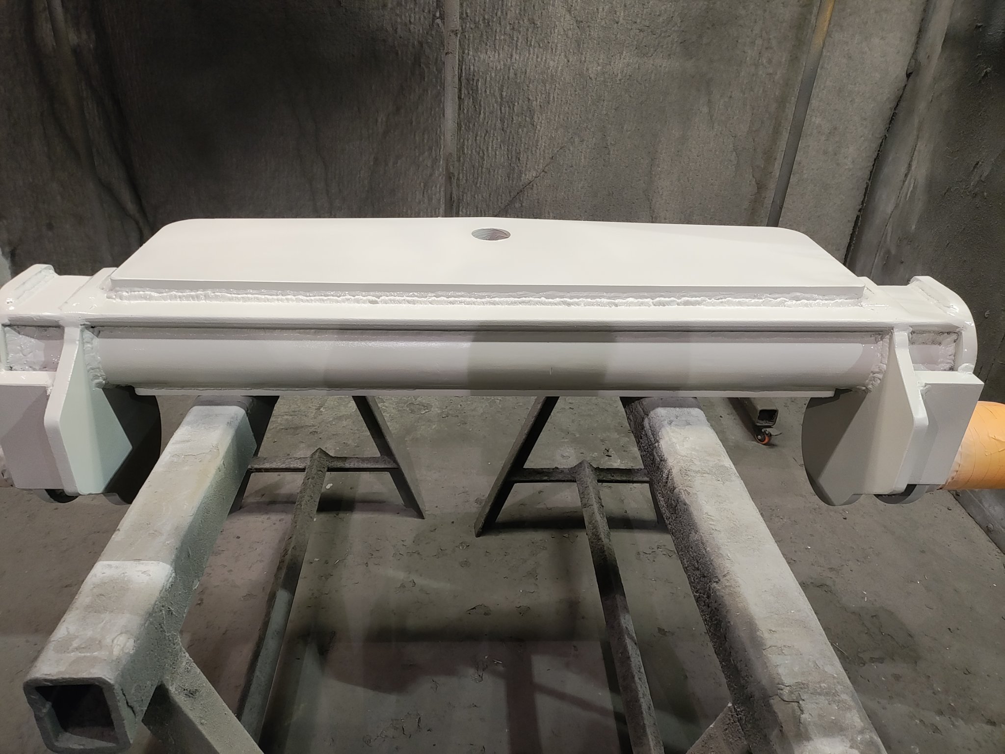 Hi-rail gear in white primer