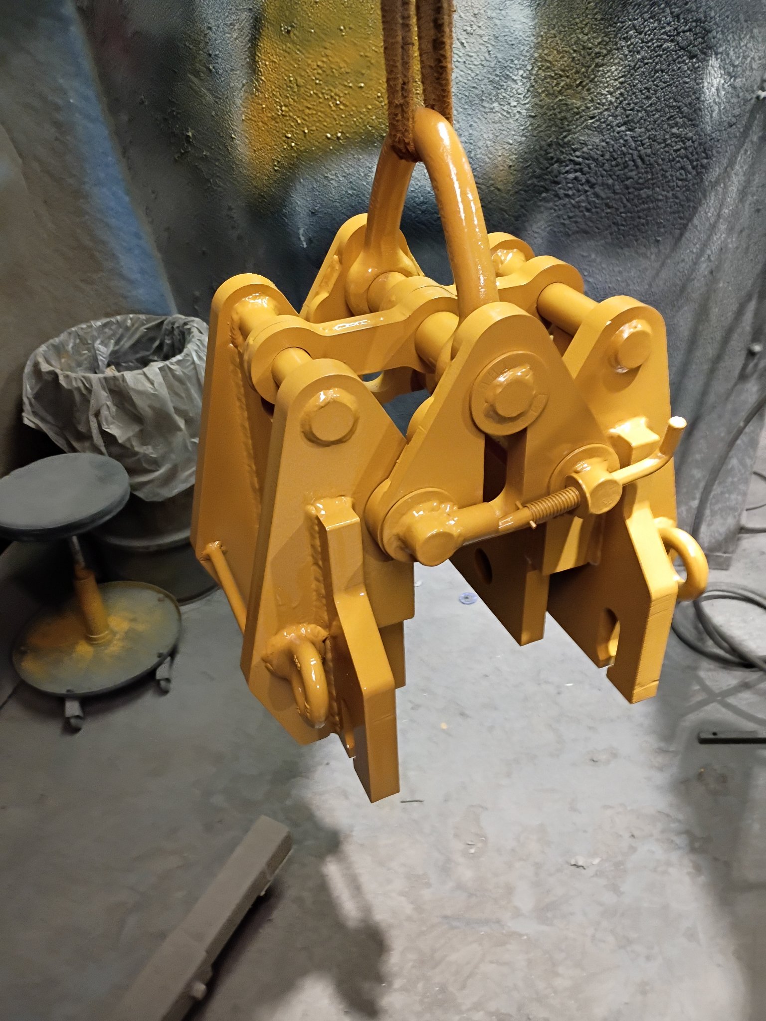 Industrial lifting assembly painted yellow